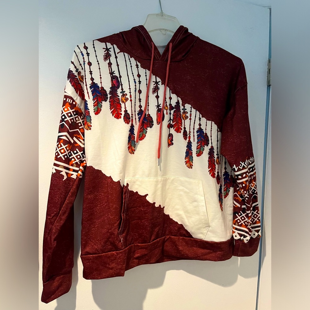 Ladies XXL New without Tags Burgundy Indian Feathers Hoodie